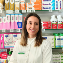 Mª Ángeles farmacéutica en farmacia villanueva del ariscal